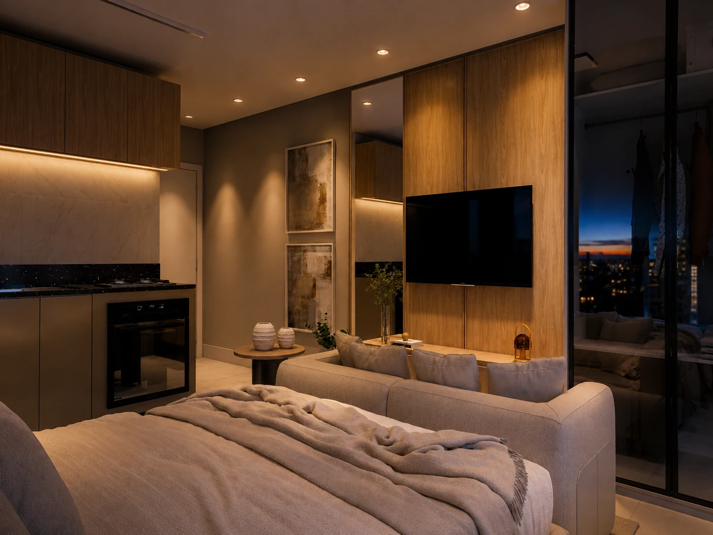 Área de estar do studio com painel de TV, sofá e vista da cidade à noite.